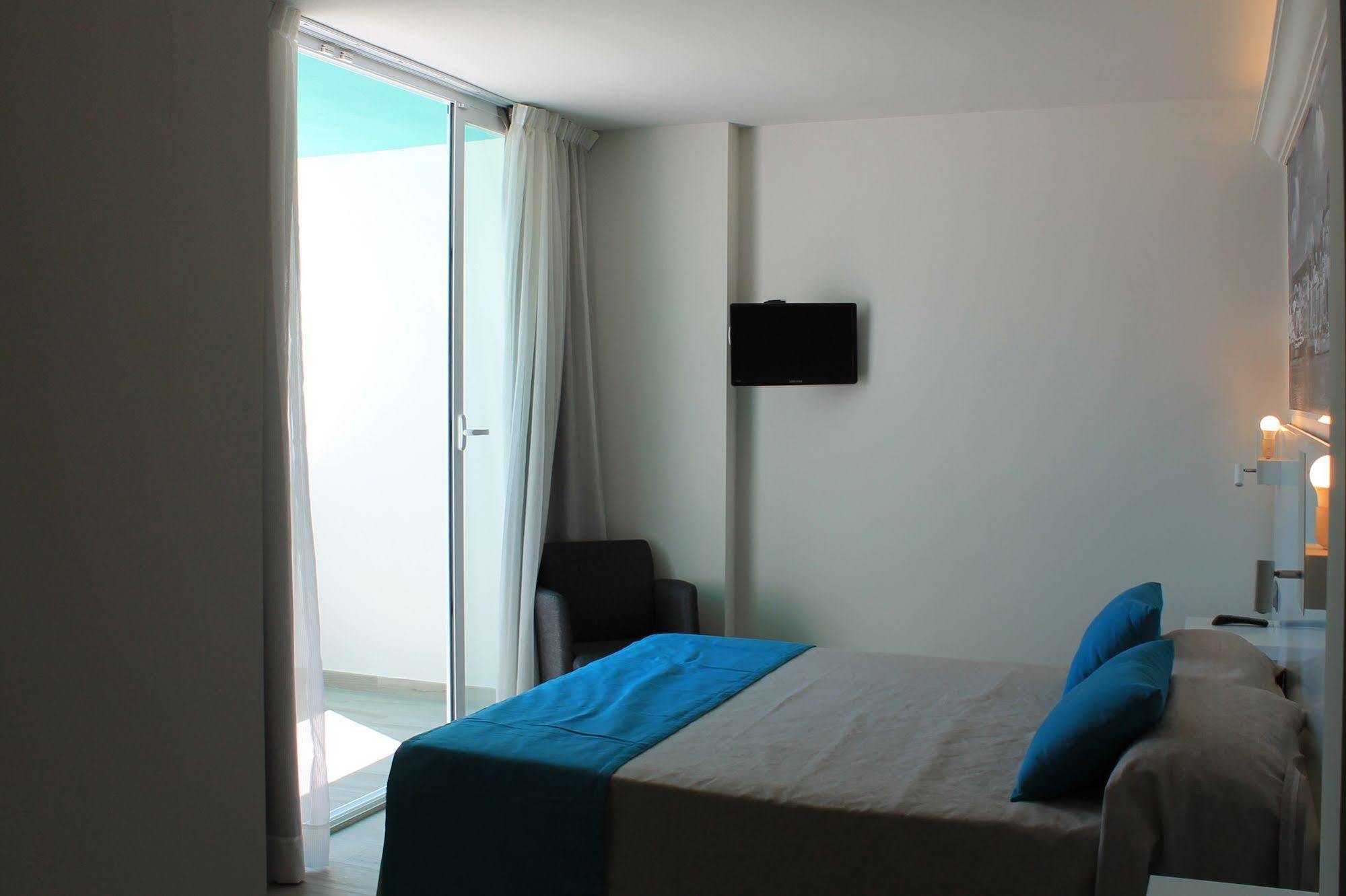Apartamentos Bora Bora - Adults Only Playa d'en Bossa Exterior foto